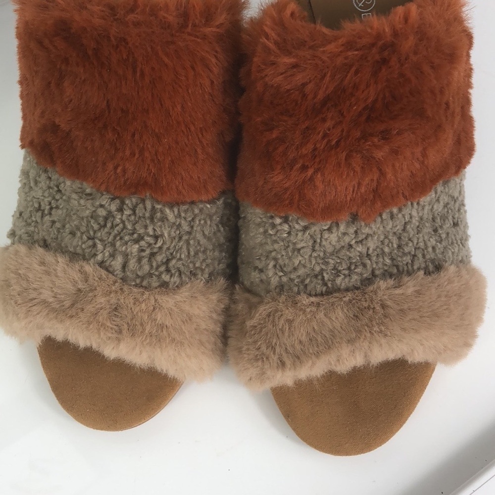Treasure & Bond Fuzzy Striped Block Heel Mule 7 - Picture 5 of 10